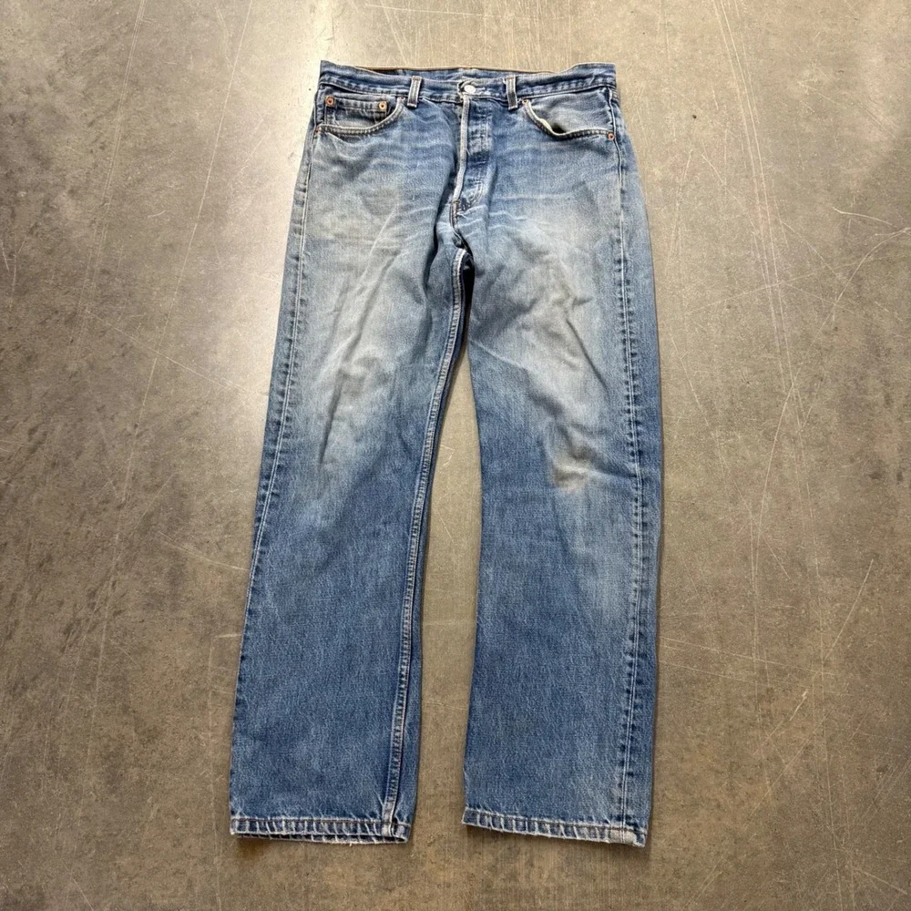 Vintage Levis 501 USA Mens 34x30 Medium Wash Button Fly Straight Leg Denim Jeans